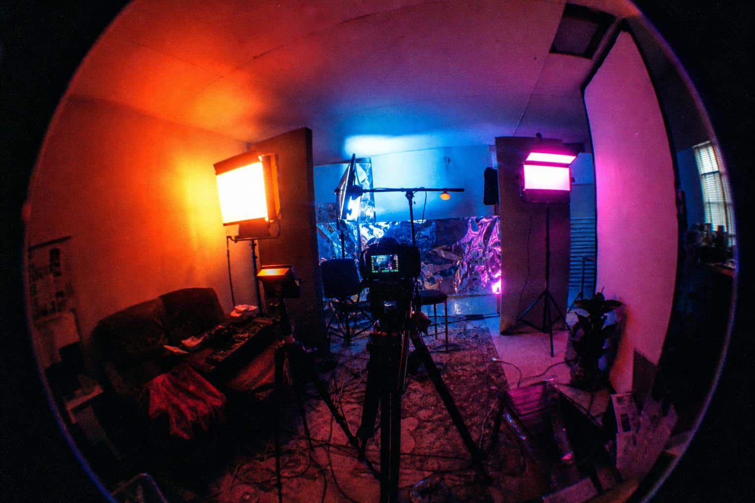 Set de grabación casero con paneles LED de colores